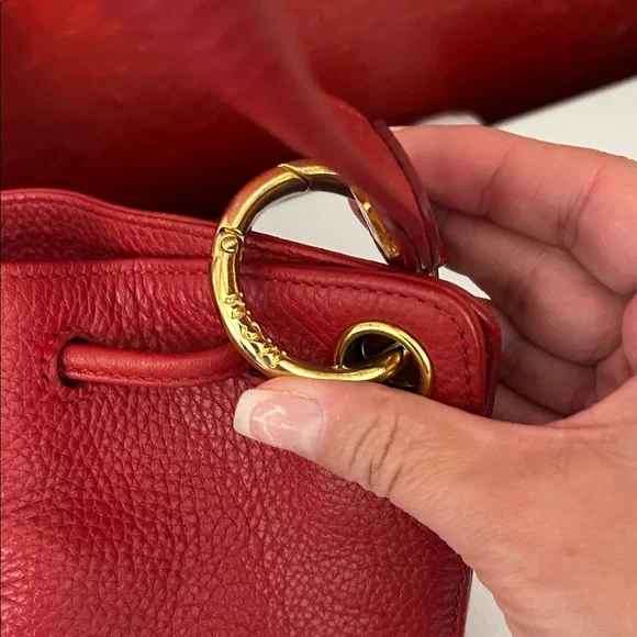 MCM Stylish Red Leather Bucket Bag with COA - Picture 4 of 13